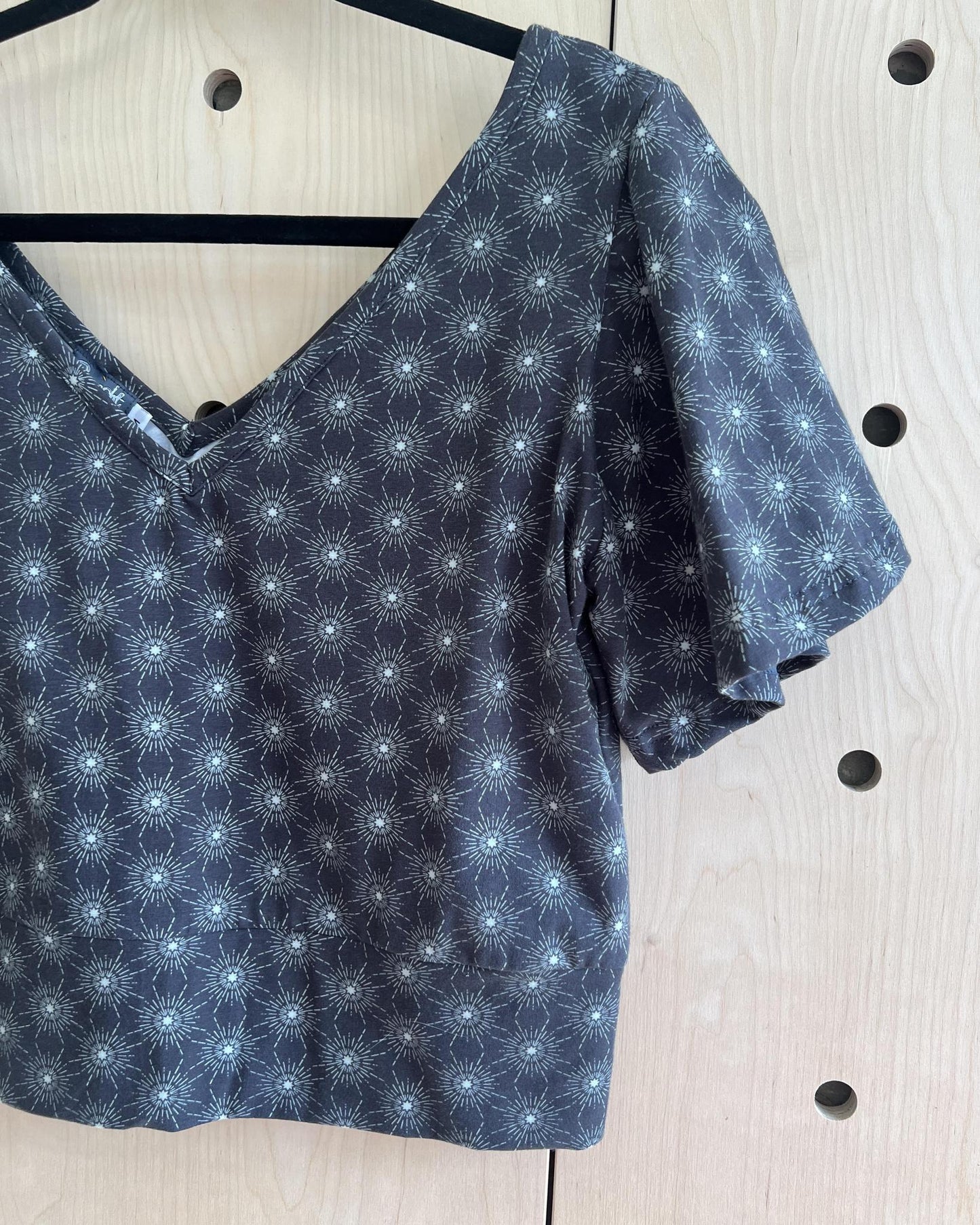 Squasht Bell Sleeve Ballet Top in Gray Starburst Print