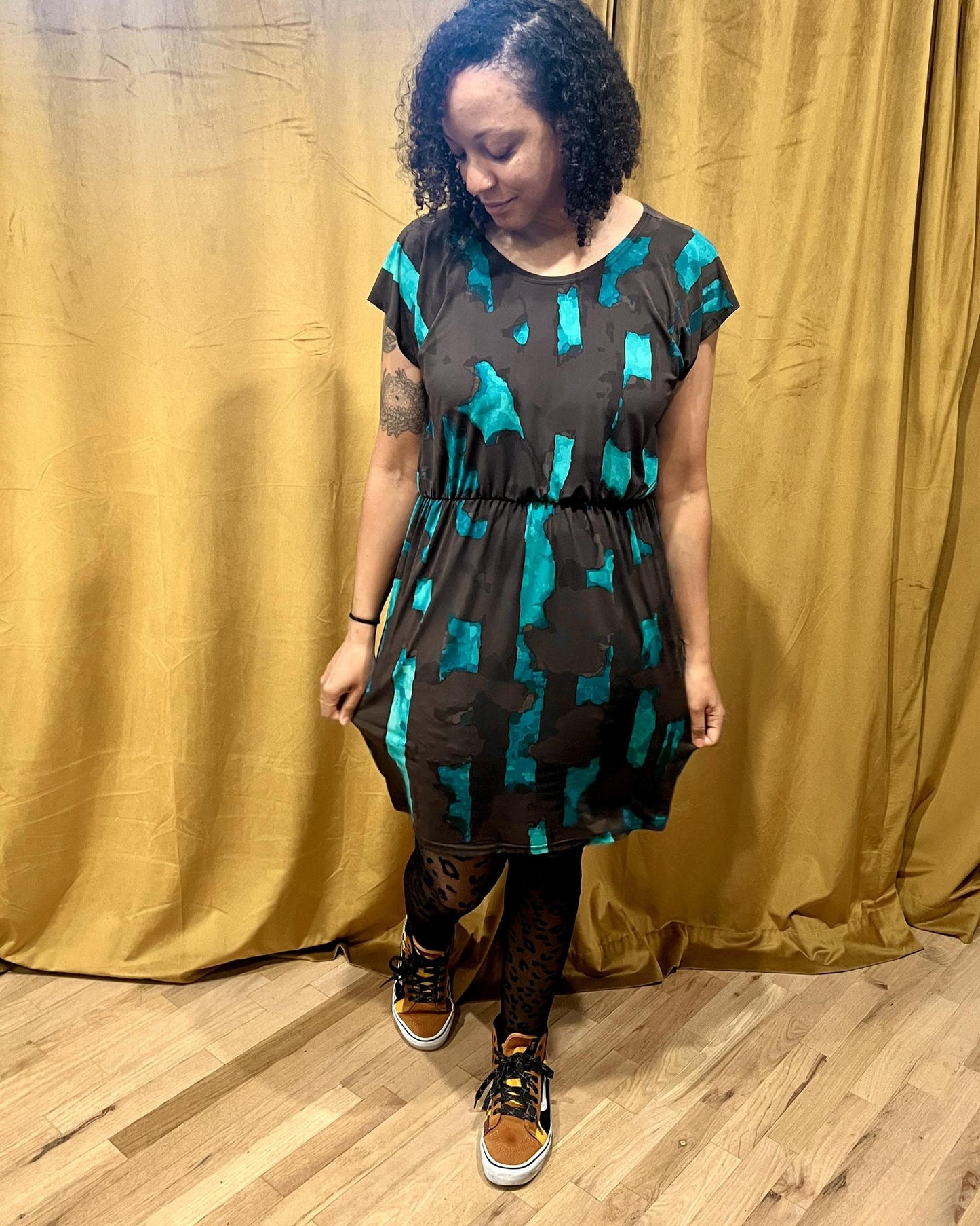 Fayru Cinched Waist Dress in Charcoal Brown and Teal - Size Small, Medium