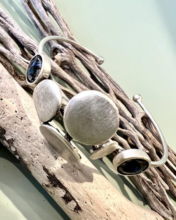 Pajaro Negro Circles and Double Abalone Shell Bracelet